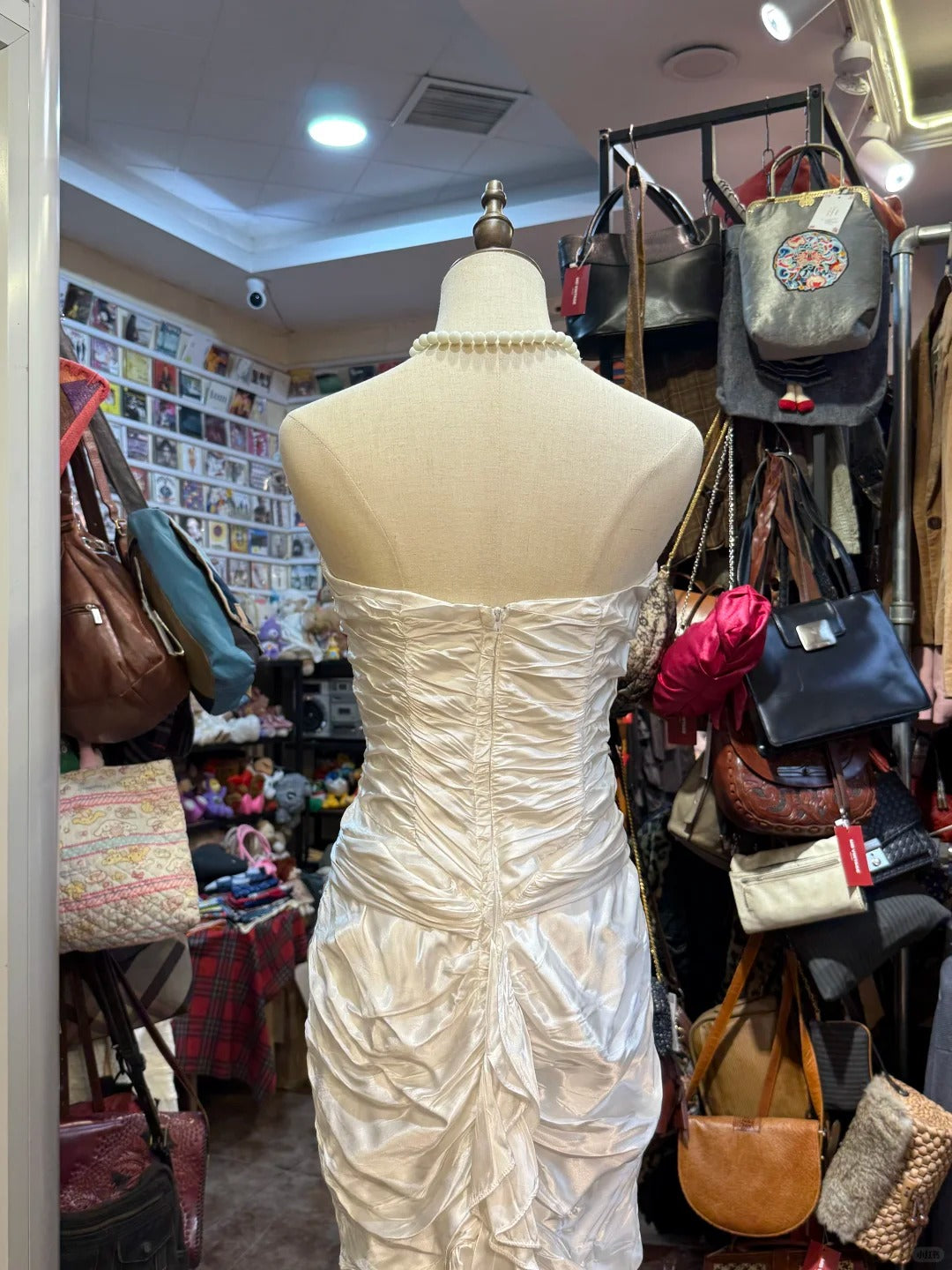 Retro Elegantes Weißes Meerjungfrau Trägerloses Plissiertes Satin Langes Ballkleid Abendkleid P4147