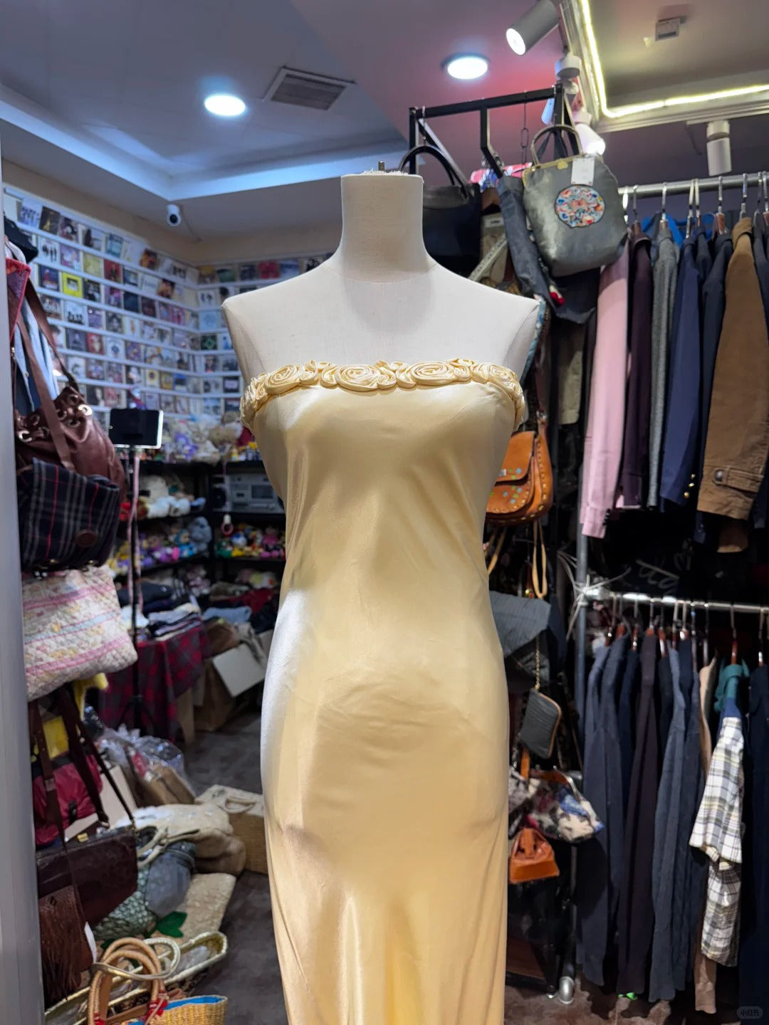 Élégante Robe de Bal Longue en Satin Jaune Sirène sans Bretelles avec Fleurs 3D Robe de Soirée Robe de Demoiselle d'Honneur P4152