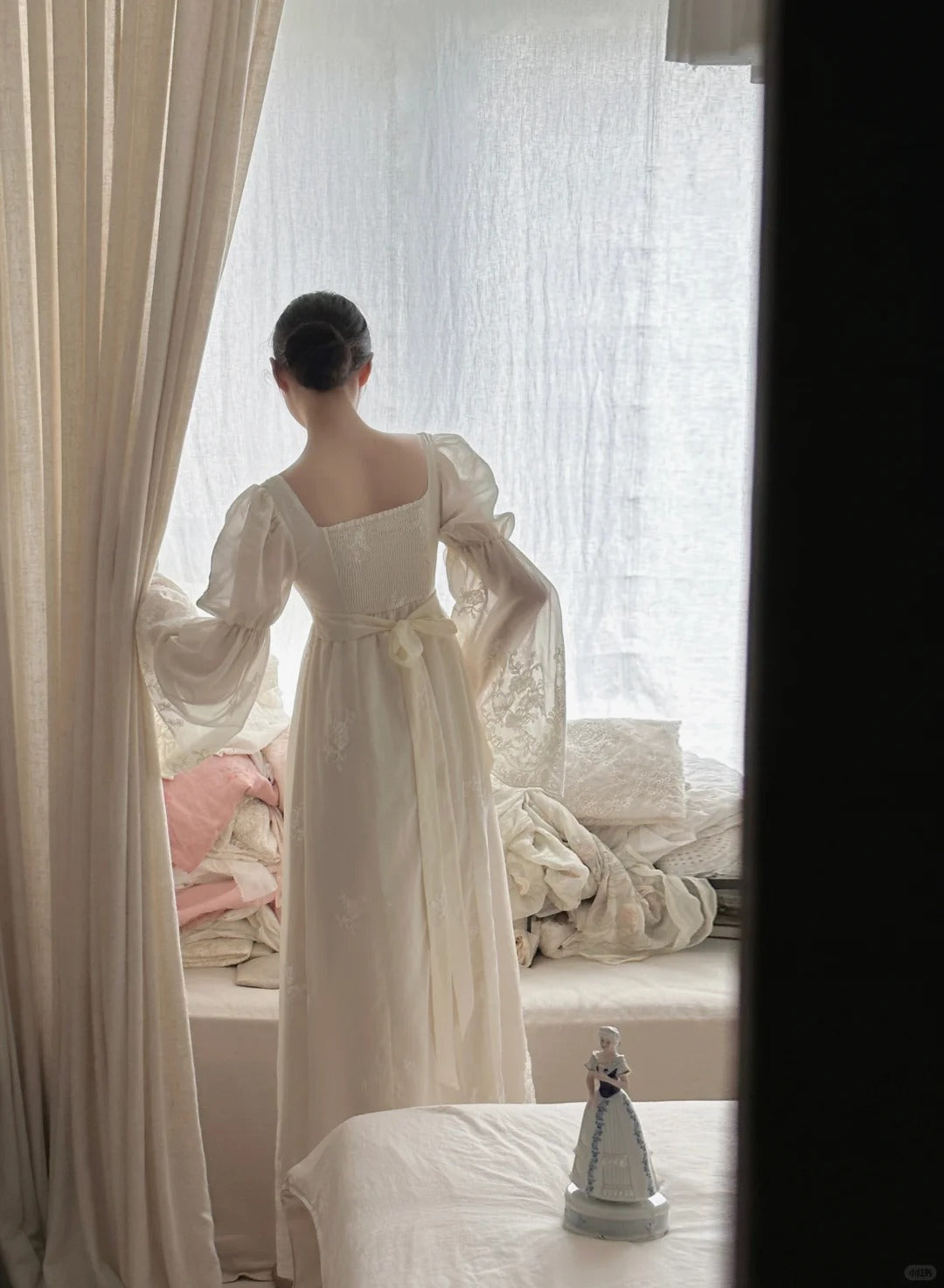 Retro Elegant Ivory A-line Square Neck Long Sleeve Embroidered Lace Long Prom Dress Evening Dress P4017