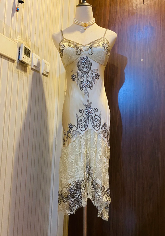 Robe de soirée/de bal en dentelle perlée avec bretelles irrégulières, couleur beige doré vintage P4179