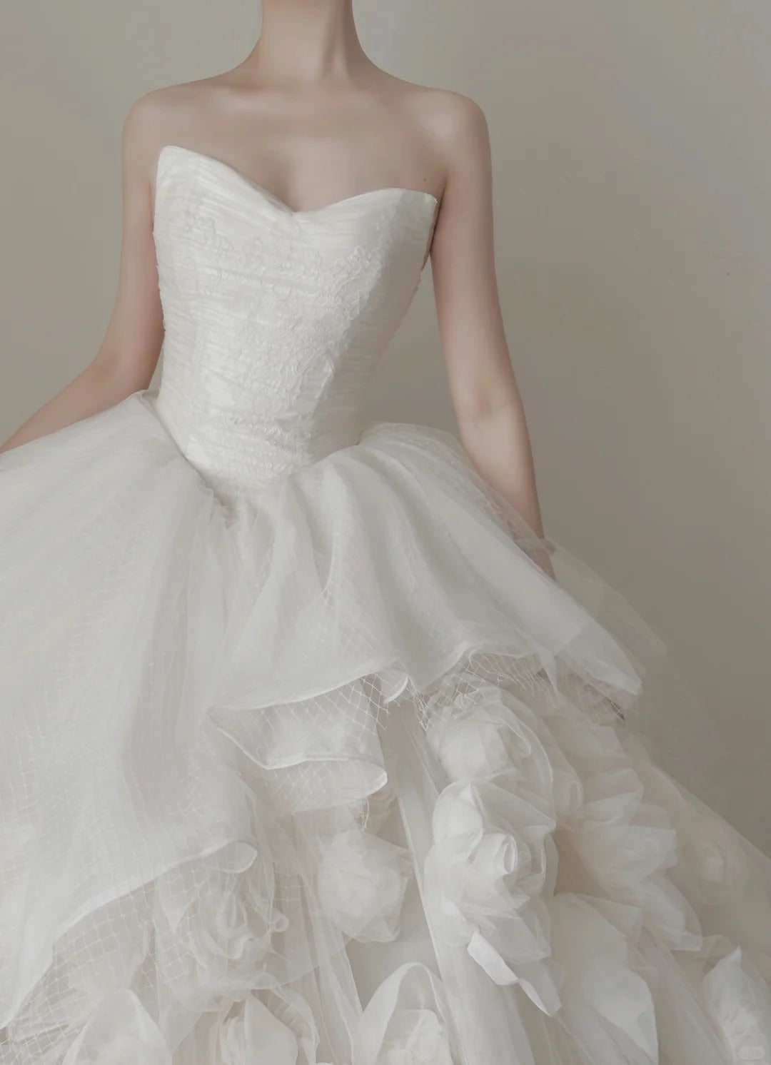 Elegant White Trailing Heart-shaped Neckline 3D Floral Tulle Ball Gown Wedding Dress P4019