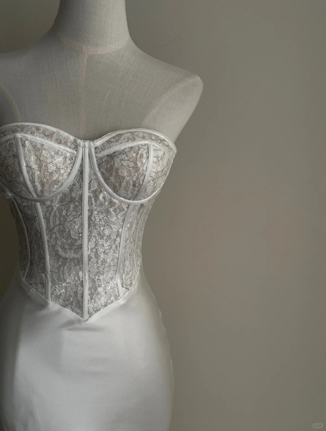 Elegant White Mermaid Sweetheart Neckline Lace Satin Long Wedding Dress P4021
