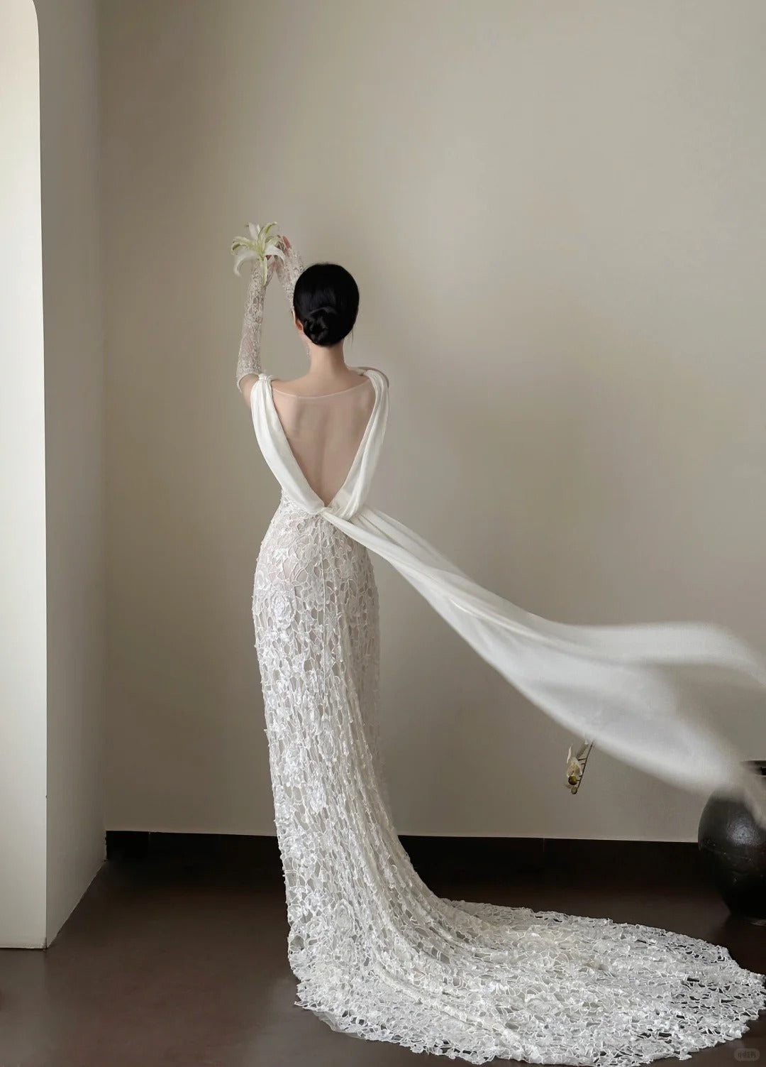 Elegant White Mermaid Train V-neck Lace Wedding Dress P4027