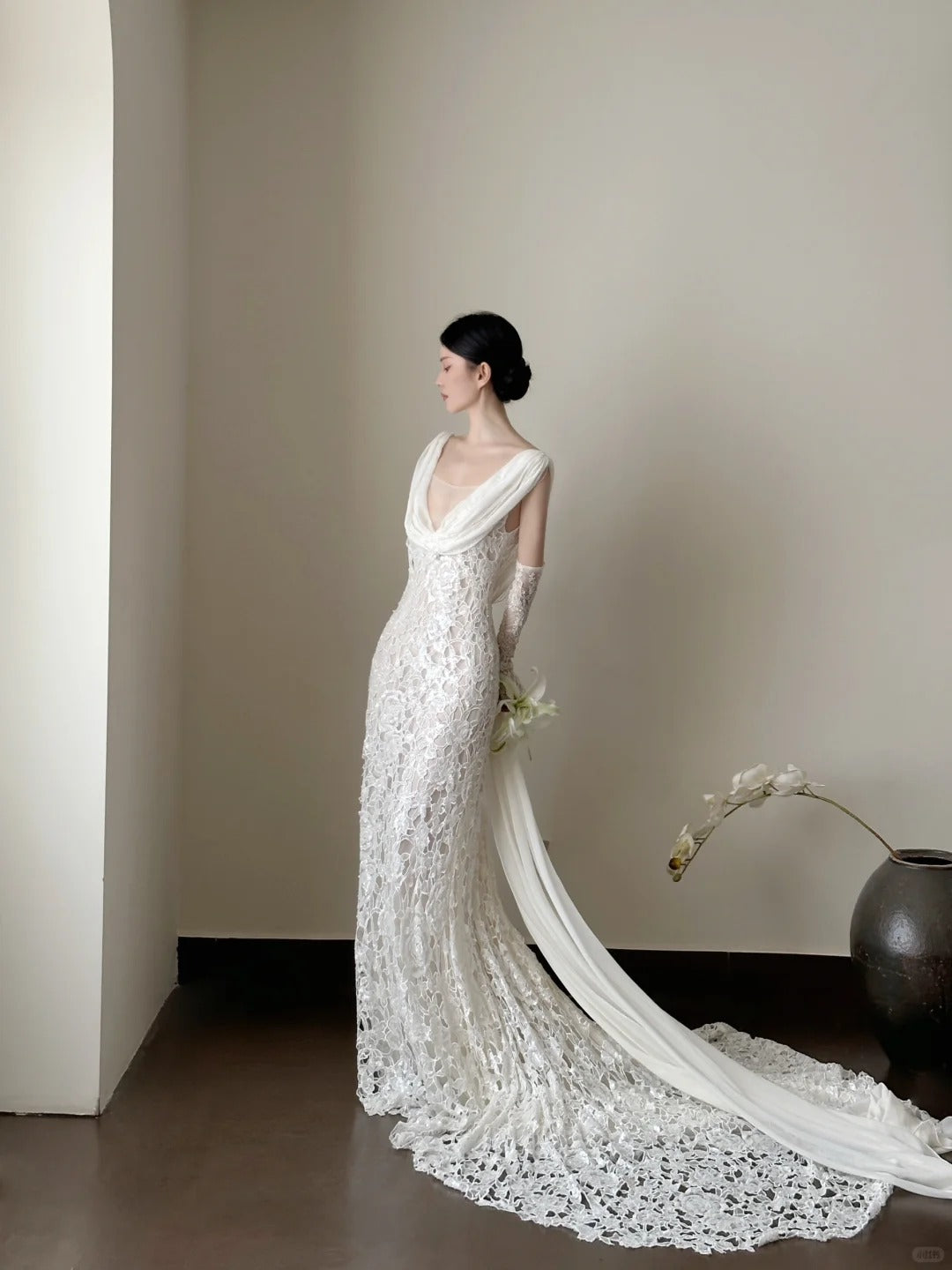 Elegant White Mermaid Train V-neck Lace Wedding Dress P4027