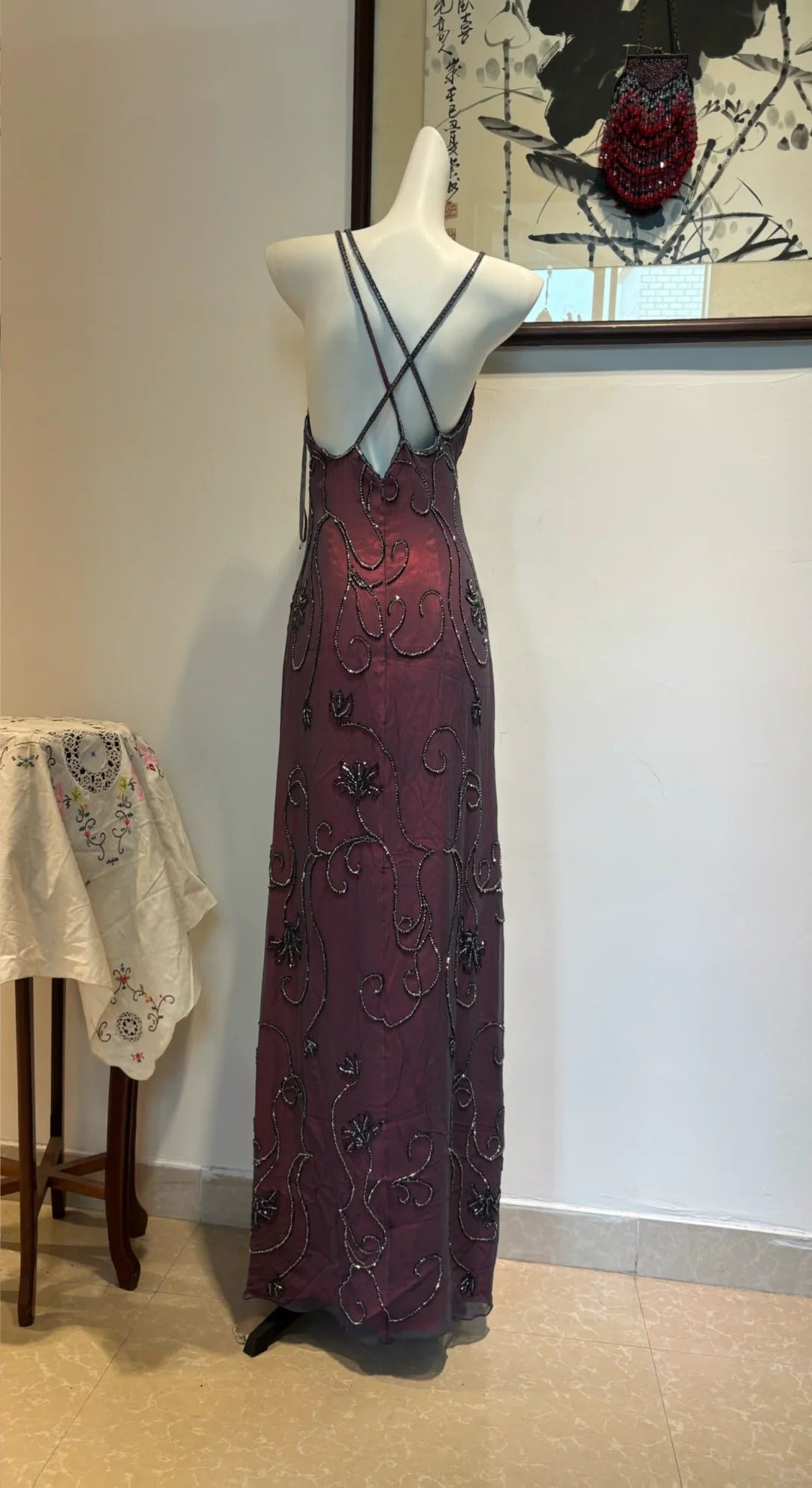 Elegantes Vintage Burgund Perlen Blumen Überkreuztes Rückenloses Satin Langes Ballkleid Abendkleid P4277