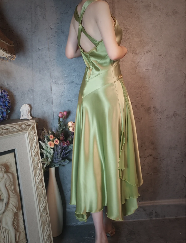 Vintage elegantes grünes Ballkleid aus Satin mit tiefem V-Ausschnitt, Abendkleid P4317