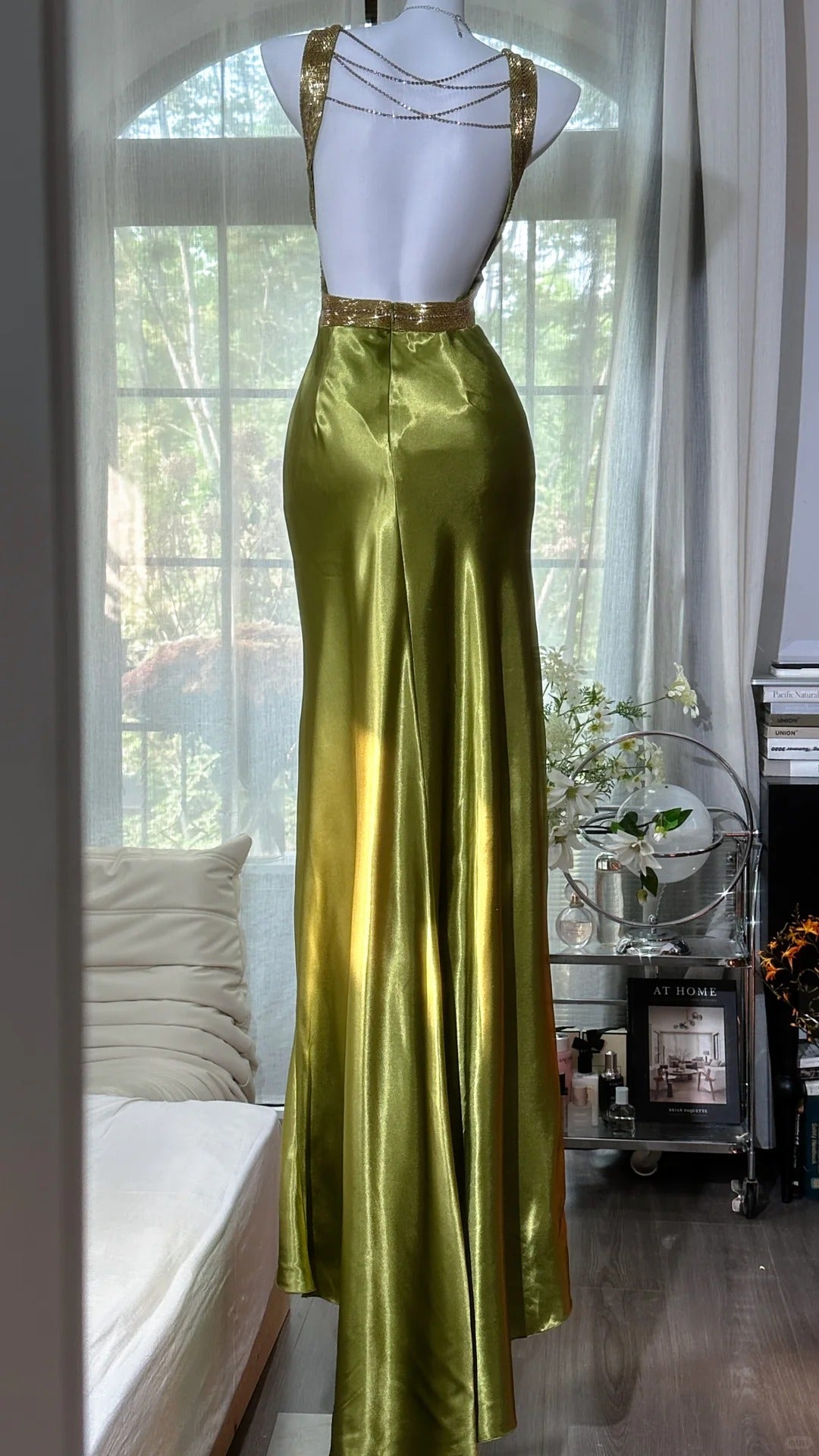 Elegant Olive-green Mermaid V-neck Backless Satin Long Prom Dress Evening Dress P4033