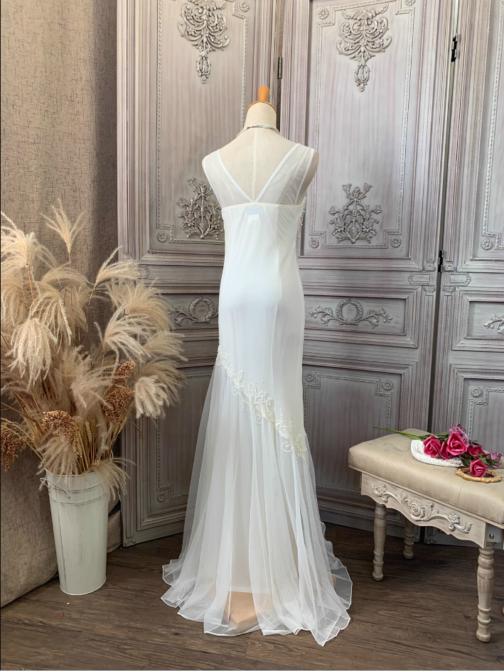 Elegantes weißes Meerjungfrauen-Abendkleid aus Chiffon mit Perlen ohne Ärmel P4352