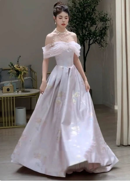 Verträumtes lavendelgrau-rosa A-Linien-Off-Shoulder-Ballkleid aus bedrucktem Satin, langes Abschlussballkleid, Abendkleid P4370