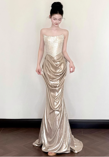 Elegantes Champagnergold Meerjungfrau Trägerloses Rüschen Satin Schleppe Ballkleid Abendkleid P4444