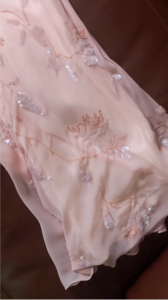 Elegantes rosa Meerjungfrau-Abendkleid mit drapiertem Kragen, Blatt-Pailletten und Perlen, Chiffon, lang, Ballkleid P4610