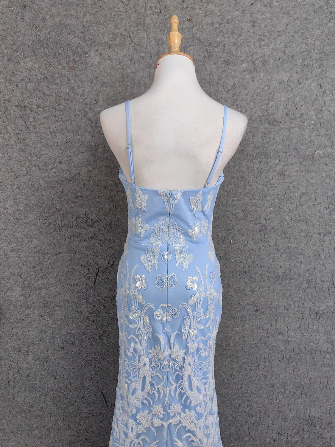 Elegantes hellblaues Meerjungfrauen-Abendkleid aus Tüll mit Pailletten, Spaghettiträgern und eckigem Ausschnitt, P4671