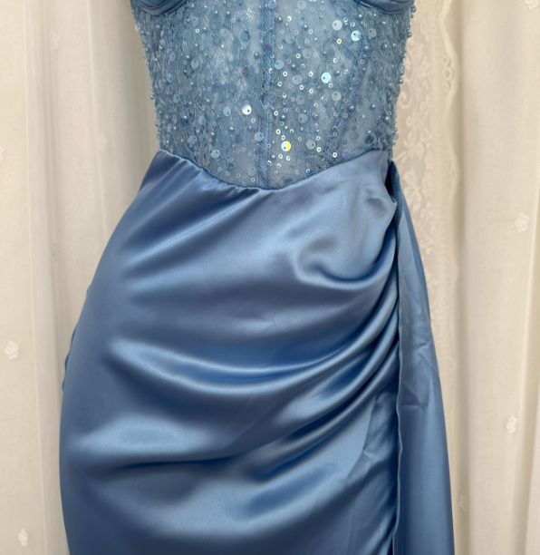Elegantes Meerjungfrauen-Abendkleid in Blau mit Pailletten und Perlen, asymmetrischer Schulter und langem Schnitt P4679