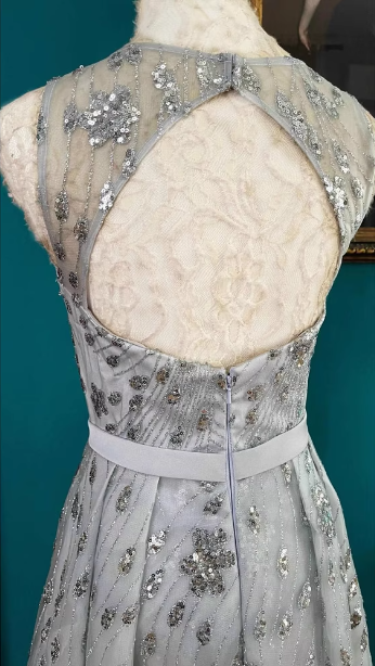 Elegantes silbernes Neckholder-Pailletten-High-Low-Tüll-Ballkleid Abendkleid P4724