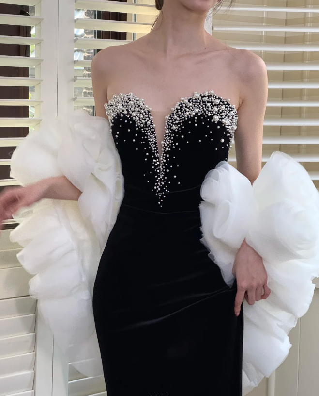 Vintage Schwarzes trägerloses Meerjungfrauen-Abendkleid aus Samt mit Perlen P4749