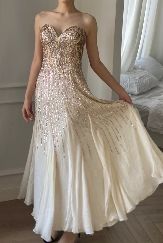 Elegantes gebrochen-weißes Pailletten-Chiffon A-Linie Abendkleid mit Herzausschnitt P4790