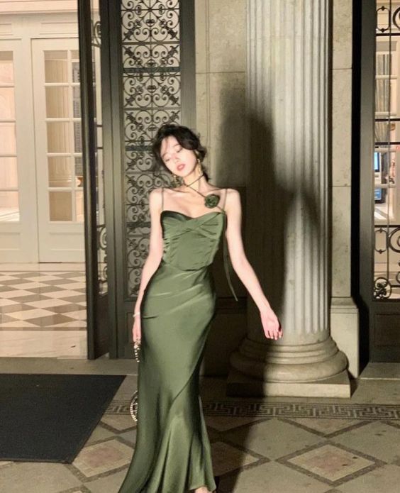 Meerjungfrauen-Träger Satin Grünes Abschlussballkleid Festliches Abendkleid P1102