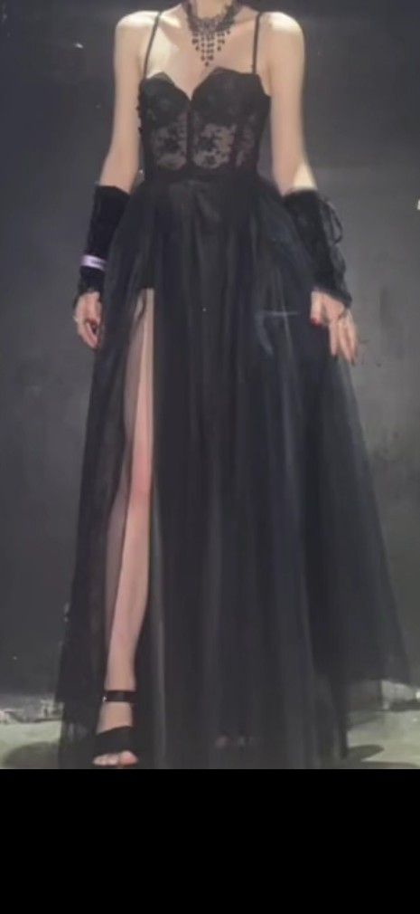 Modest A line Straps Black Lace Prom Dresses P1230