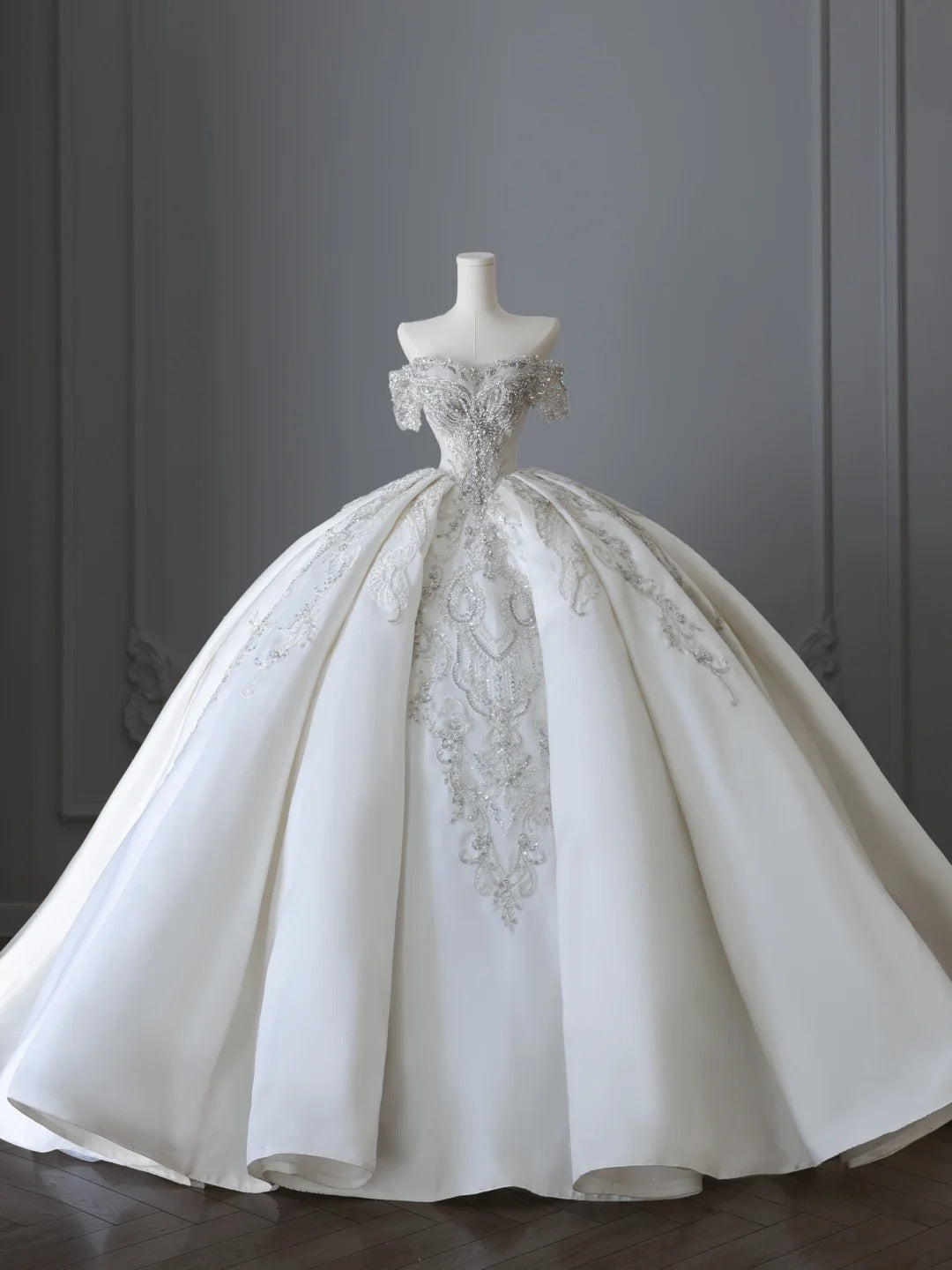 Shiny satin heavy rhinestone beaded vintage floor-length wedding dress P2507
