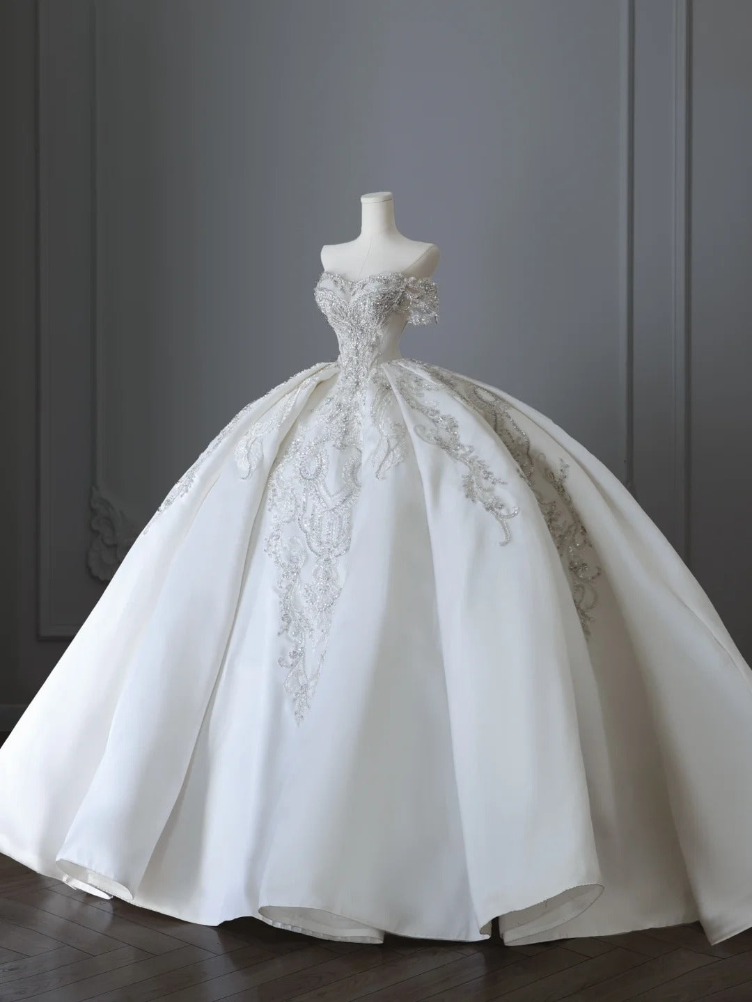 Shiny satin heavy rhinestone beaded vintage floor-length wedding dress P2507