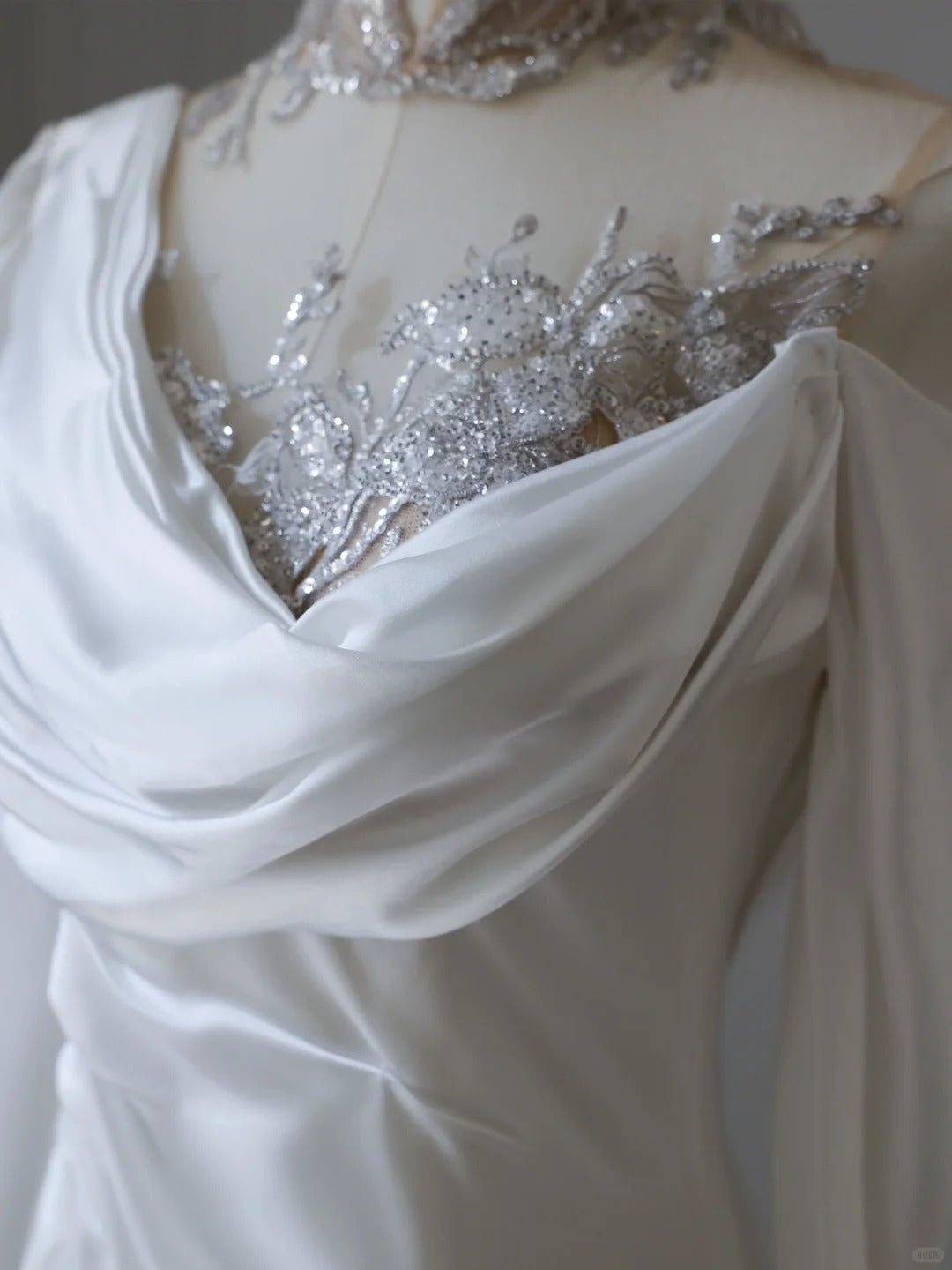 Elegant White Asymmetric Off-the-shoulder Long Sleeve Lace Applique Satin Mermaid Wedding Dress P2517