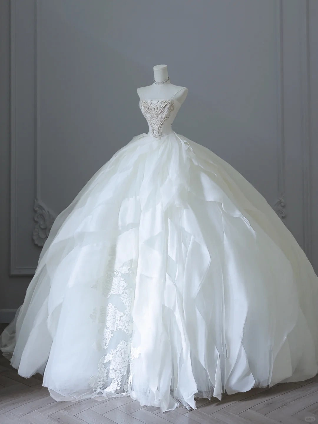 Flowing White Tulle A-Line Floor-Length Wedding Dress P2526