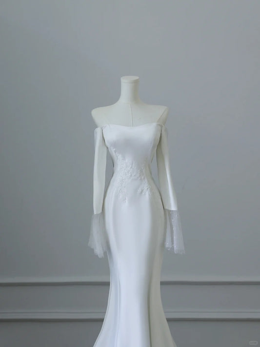 Elegant White Round Neck Lace Sleeveless Mermaid Satin Wedding Dress P2530