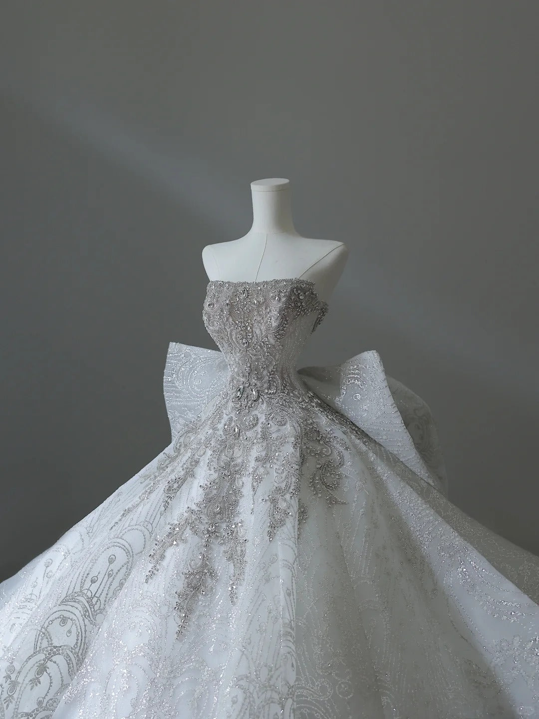 Elegant White Strapless Diamond Bow Floor-Length Wedding Dress P2541