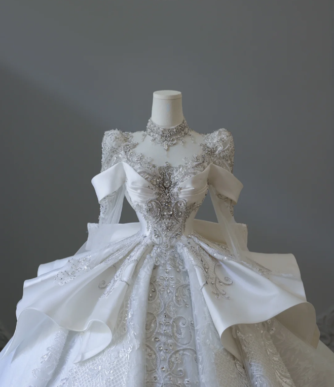 Vintage French Palace Long Sleeve Lace Beaded Luxury Floor-Length Wedding Dress P2556