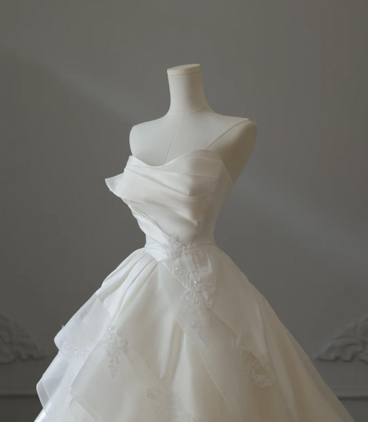 Simple and gentle tube top tulle A-line wedding dress with train P2559