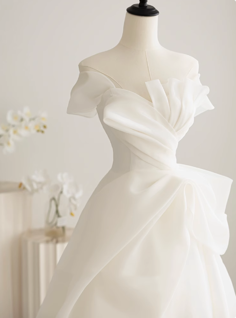 Elegant and simple white off-shoulder tulle tube top floor-length wedd PreppyDress Elegant and simple white off-shoulder tulle tube top floor-length wedd PreppyDress