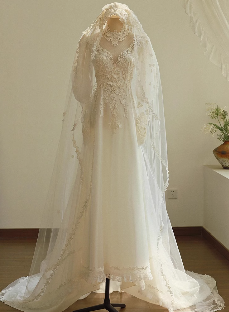 Vintage Lace Simple French Tulle Wedding Dress with Train P2659