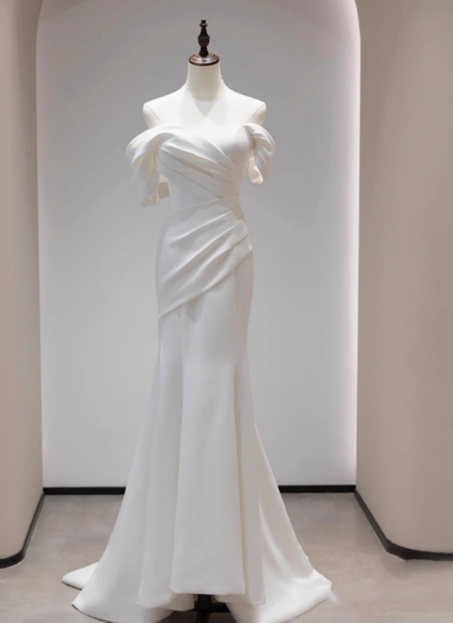 Simple and slim-fitting off-shoulder satin mermaid wedding dress P2691