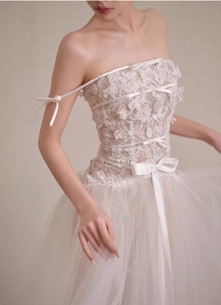 Elegant off-the-shoulder white lace tulle floor-length wedding dress P2702