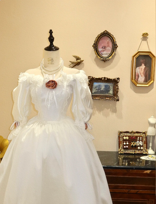 Vintage French White Floral Long Sleeve Lace A-Line Wedding Dress P2767