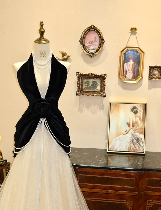 Elegant Black Velvet Halter Neck Deep V Neck White Tulle Wedding Dress P2783