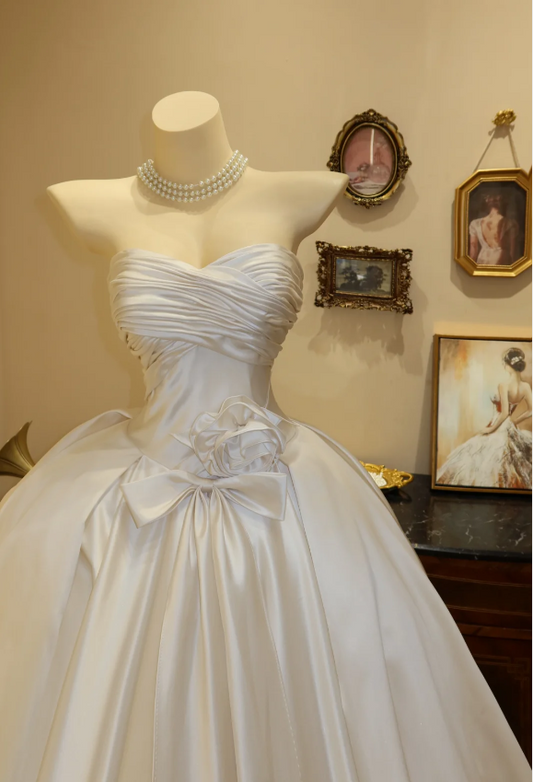 Simple and elegant sweetheart neckline white satin floor-length wedding dress P2793