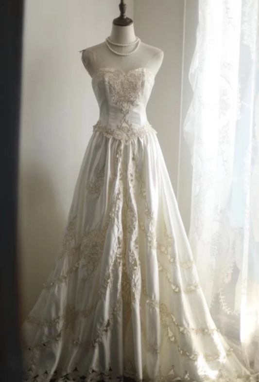 Vintage Satin Hollow Hand-beaded Strapless A-Line Wedding Dress P2820