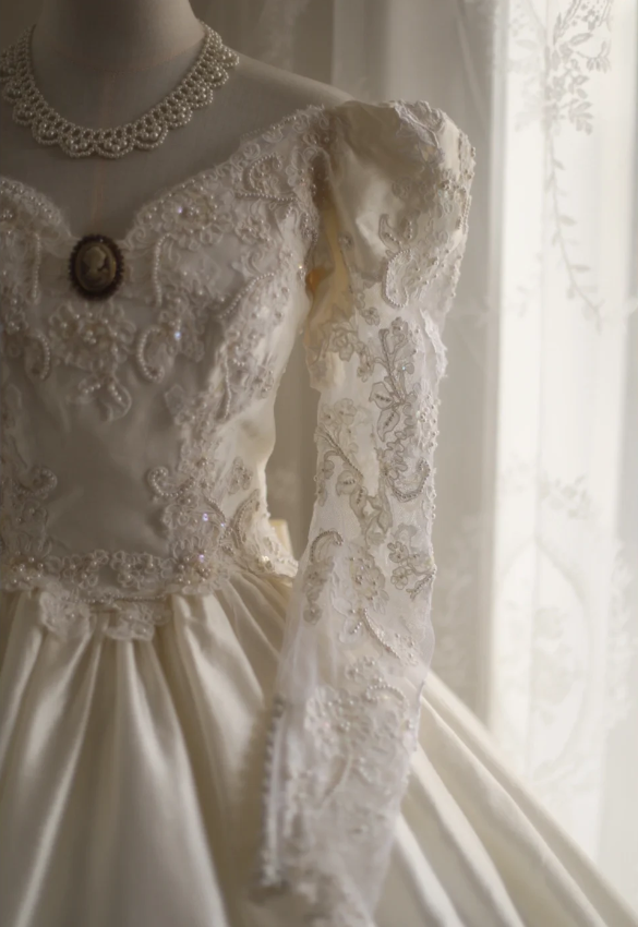Cream Beige Palace Retro Long Sleeve Bow Satin Wedding Dress P2861