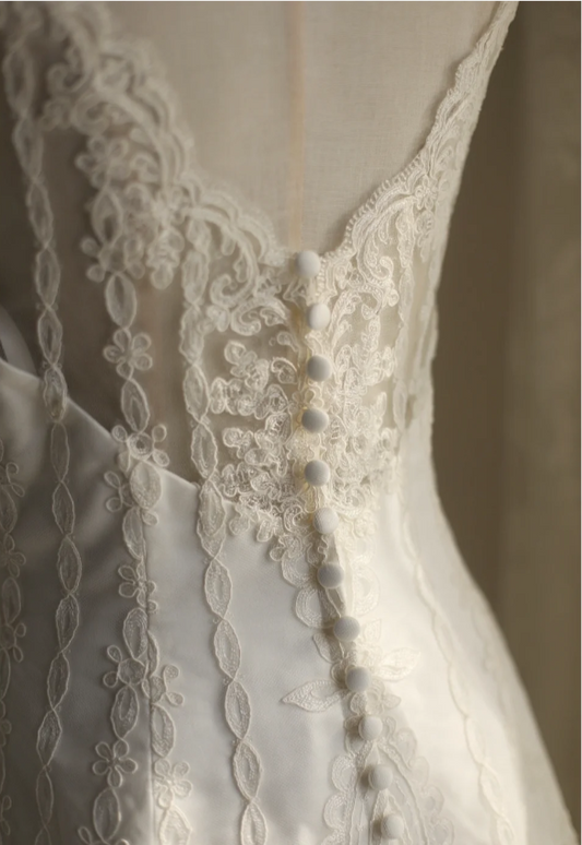 Vintage off-shoulder palace lace wedding dress P2867