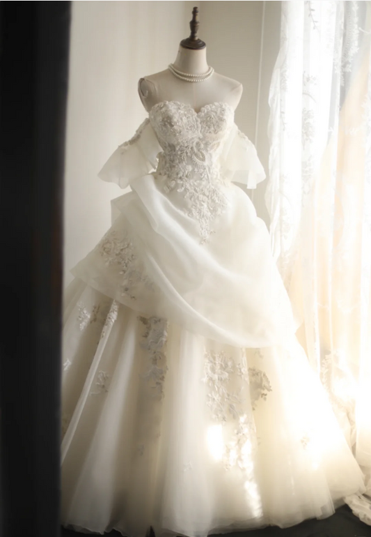 Princess one-shoulder palace irregular pleated lace hemming handmade flower pieces beaded floor-length wedding dress P2801