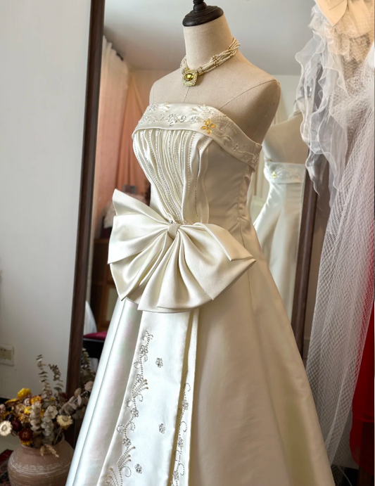 White Satin A-Line Floor-Length Buttoned Wedding Dress with Large Button Buttons P2922