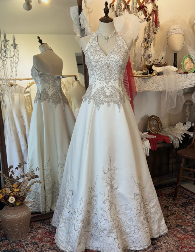 Vintage Halter Neck Silver Thread Beaded Satin Train Wedding Dress P29 Vintage Halter Neck Silver Thread Beaded Satin Train Wedding Dress P29