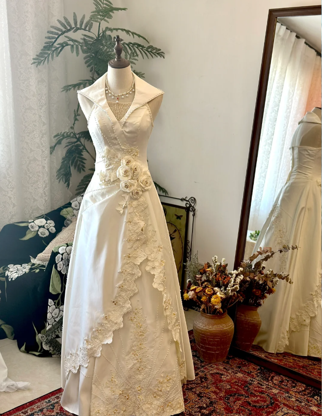 Vintage V-neck White Backless 3D Flower Beaded Embroidery Satin Floor- Vintage V-neck White Backless 3D Flower Beaded Embroidery Satin Floor-