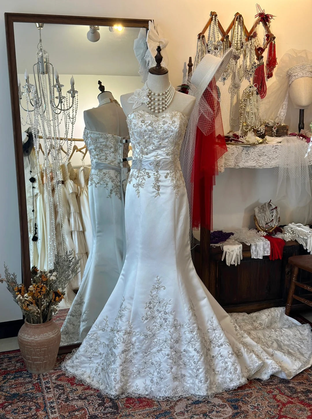 Vintage Thick Satin Embroidered Mermaid Sweetheart Neckline Wedding Dr Vintage Thick Satin Embroidered Mermaid Sweetheart Neckline Wedding Dr