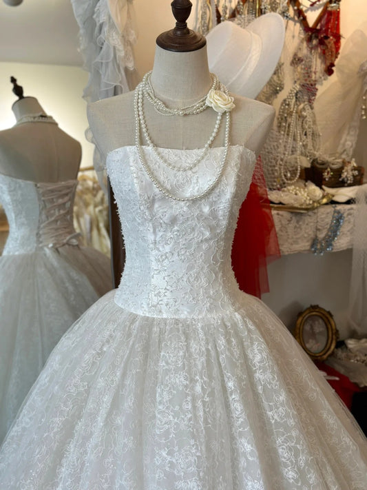 Vintage Strapless Rose Embroidery Wedding Dress with Train P2954