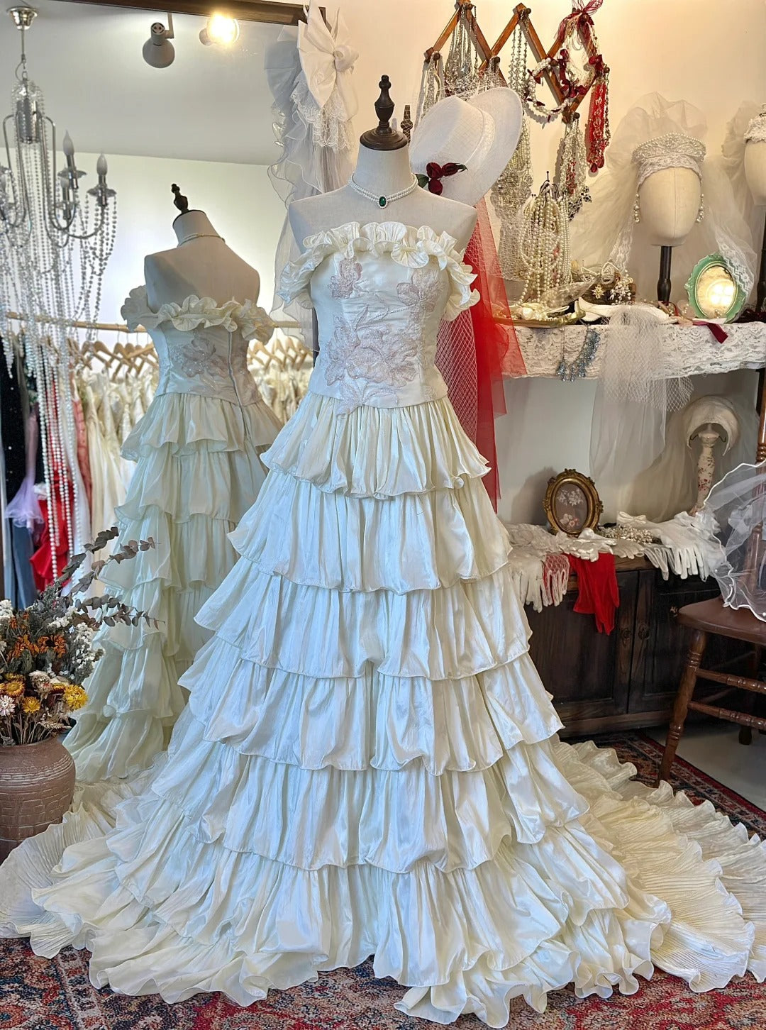 Light beige tube top cake layered trailing wedding dress P2957 Light beige tube top cake layered trailing wedding dress P2957