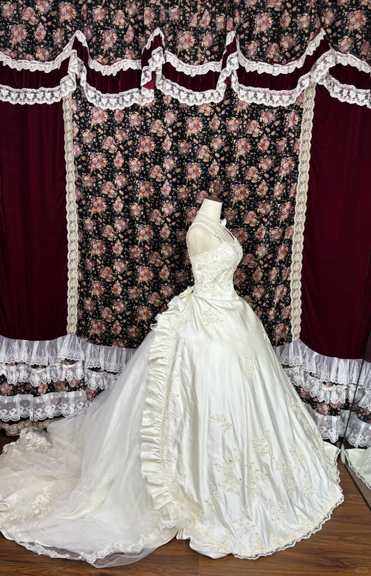 Vintage White Thick Satin Tulle Strap Three-Dimensional Flower Trailing Wedding Dress P2981