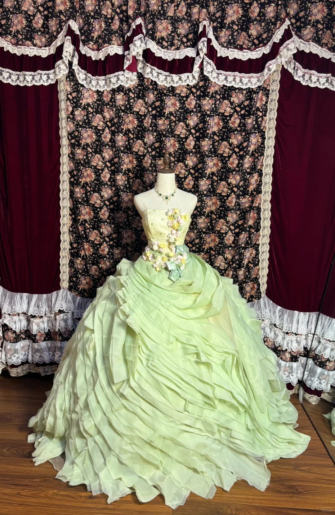 Gorgeous and fresh green three-dimensional flower layered skirt fluffy PreppyDress Gorgeous and fresh green three-dimensional flower layered skirt fluffy PreppyDress