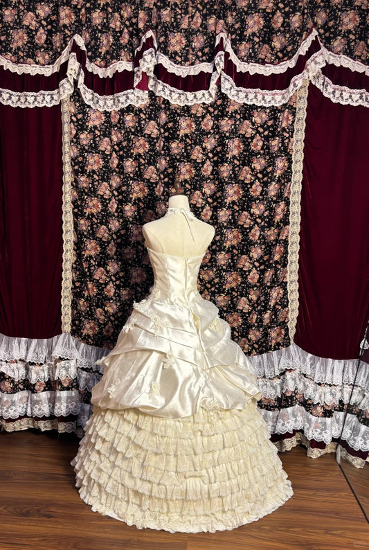 Retro Princess Halter Neck Beaded 3D Flower Satin Lace Edge Cake Skirt Wedding Dress P3021